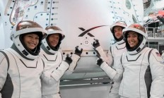 全球科技早参 | SpaceX开启人类首次商业太空行走；OpenAI被曝计划两周内发布新AI模型“草莓”；华尔街：大规模换机要等iPhone 17了