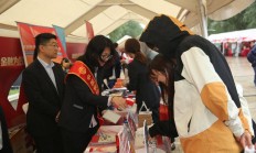 天津金融监管局、天津市地方金融监督管理局有关处室负责人就联合发布《零售租赁业务合同示范条款》答记者问