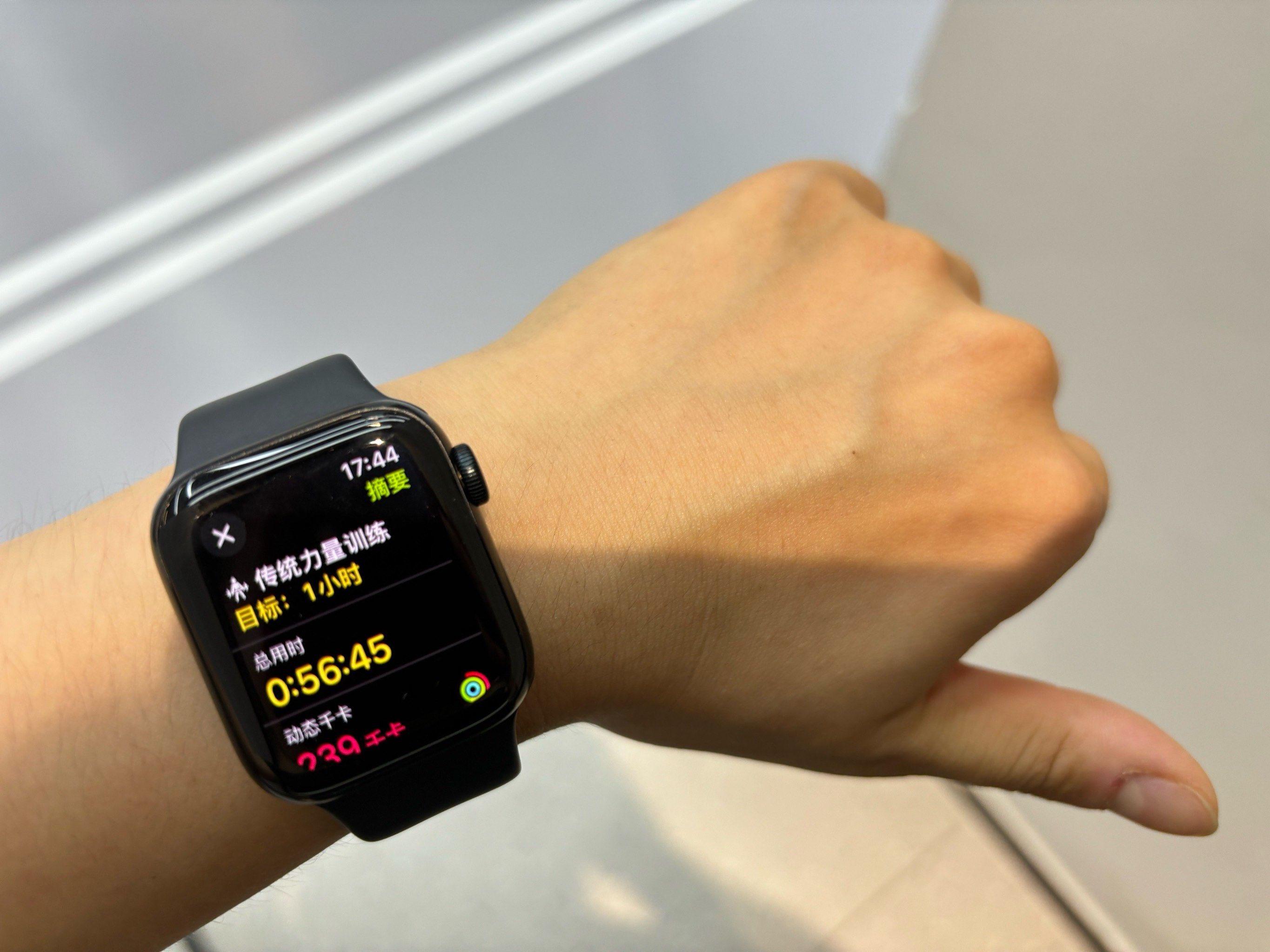 OpenAI推出医疗开源测试基准HealthBench；苹果发布可在iPhone上运行的极速视觉语言模型FastVLM | 全球科技早参