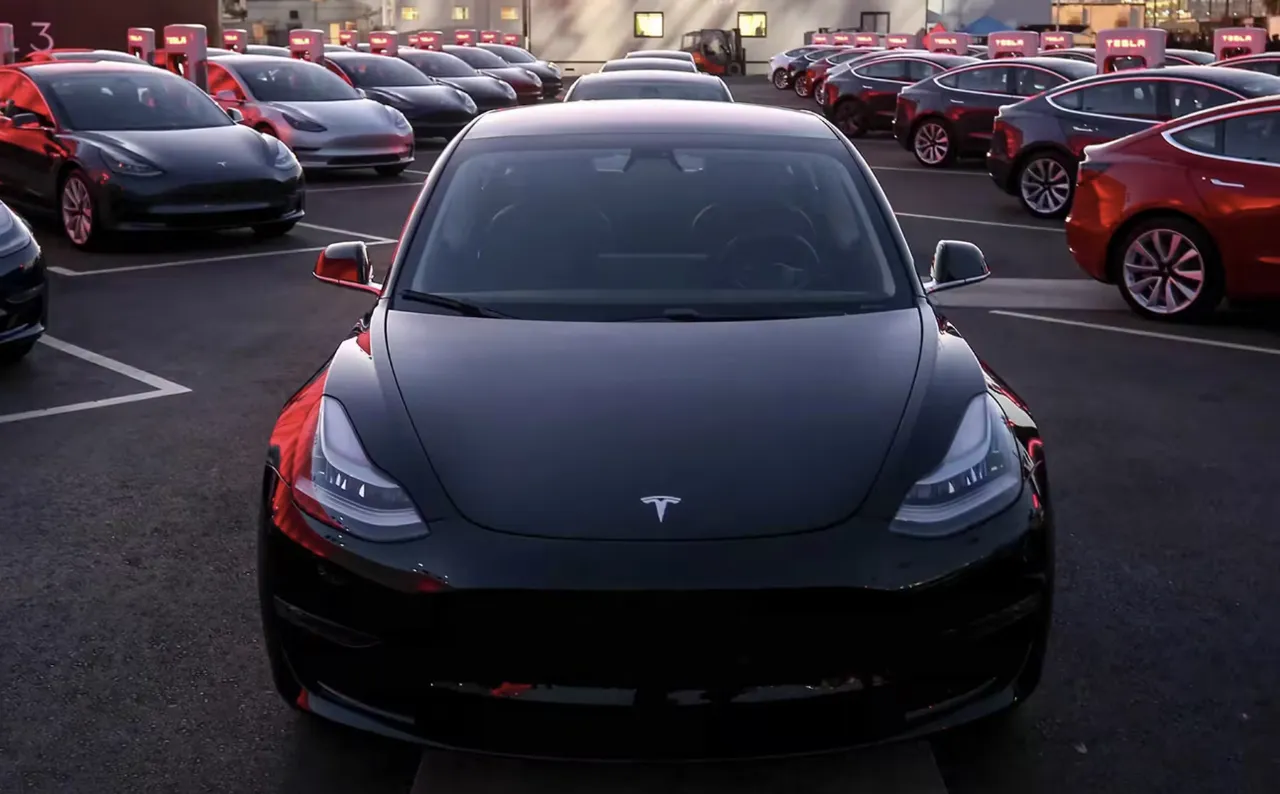 【美股盘前】三大期指齐跌;特斯拉跌超5%,特朗普威胁调查马斯克所获政府补贴;中信证券给予美光科技“买入”评级;市场聚焦美联储主席鲍威尔今晚发言