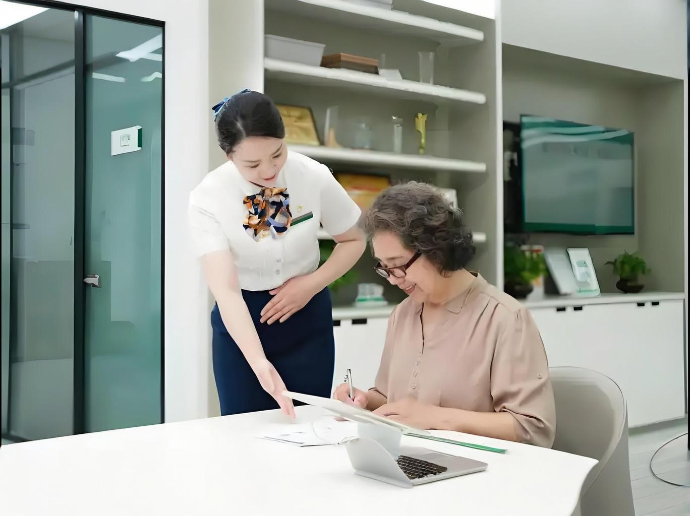 “十四五”期间保险业服务实体经济更上新台阶 服务民生保障取得新突破 　　