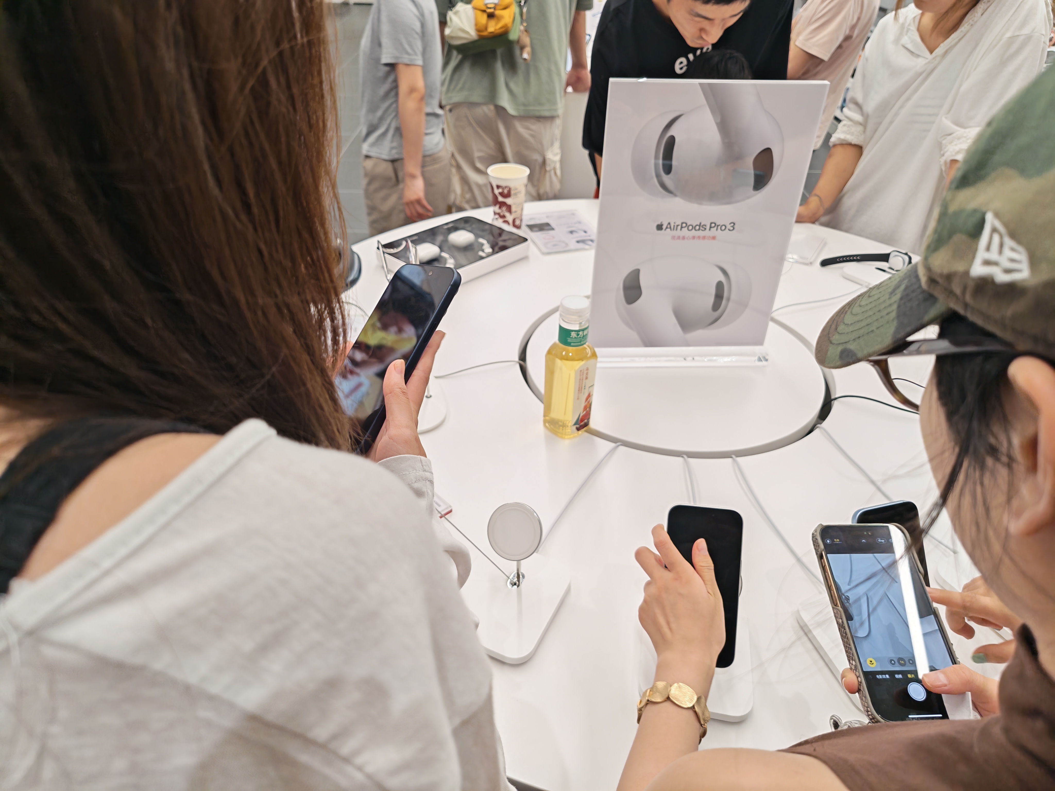 分析师称iPhone 17 Air有望掀起换机潮;固态电池实车演示,QuantumScape股价飙升丨全球科技早参